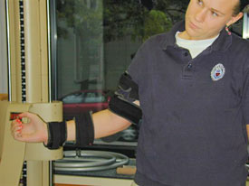 Patient with post operative elbow splint allows her to exercise without pain